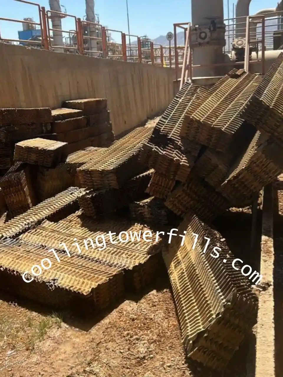 تخلیه پکینگ فرسوده برج خنک کننده پتروشیمی